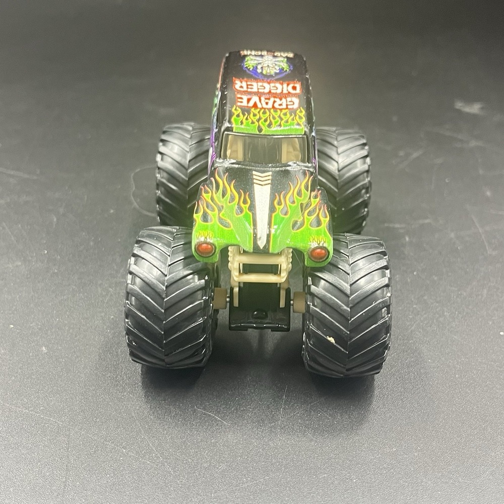 Monster Jam Grave Digger Diecast Top Monster Truck Bad To The Bone 1:24 Scale - Picture 5 of 6